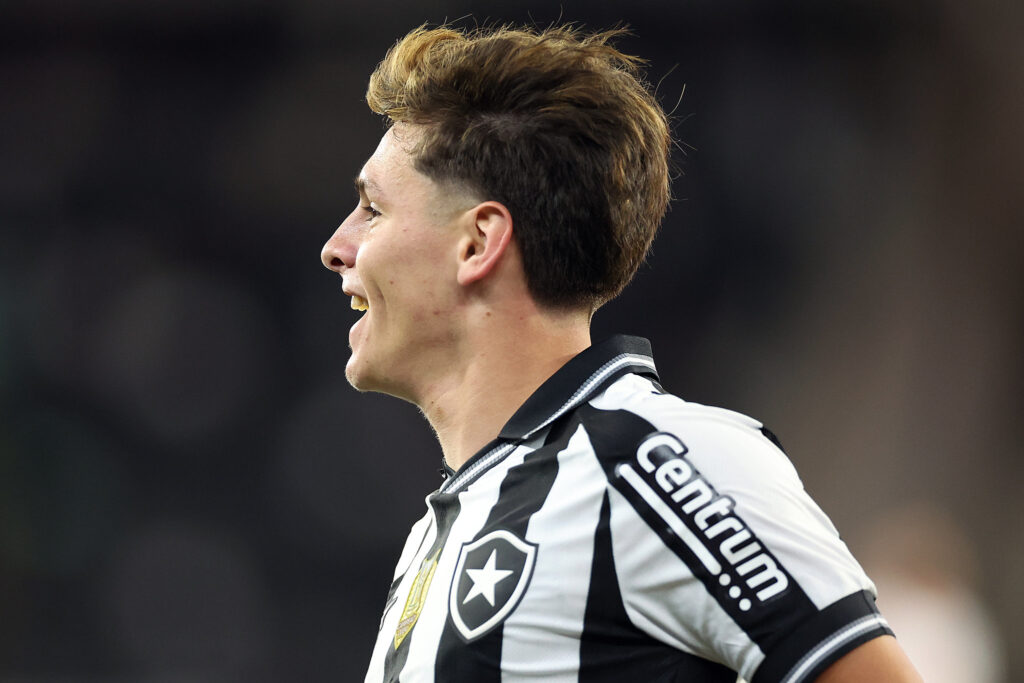 Imagem do jogador Álvaro Montoro comemorando gol pelo Botafogo. Foto: Vítor Silva/Botafogo