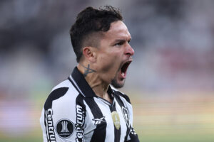 Imagem do jogador Artur comemorando gol pelo Botafogo. Foto: Vitor Silva/Botafogo
