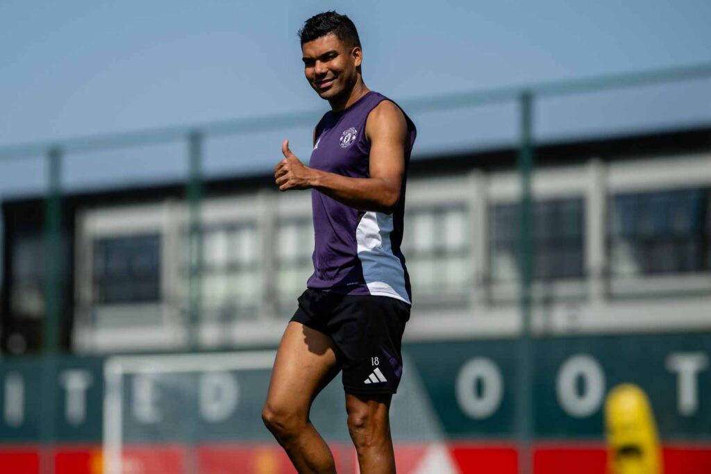 Imagem do jogador Casemiro em treino pelo Manchester United. Foto: Manchester United/Site Oficial