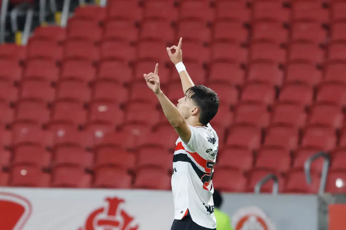 São Paulo x Vitória ao vivo (09/08): onde assistir, escalações e palpites