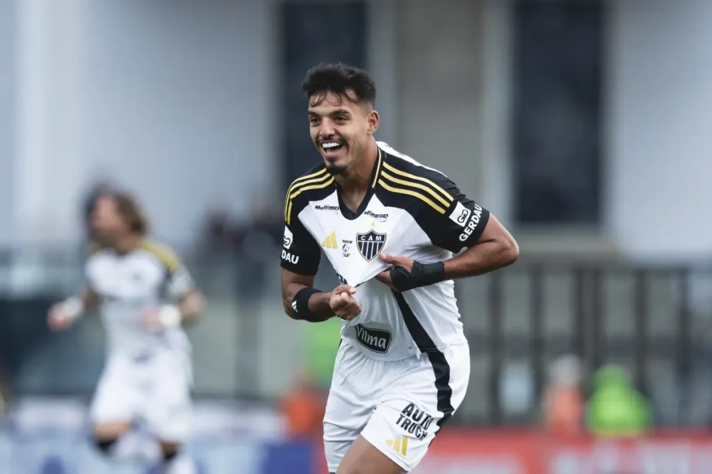 Imagem do jogador Gabriel Menino comemorando gol pelo Atlético-MG. Foto: Pedro Souza / Atlético
