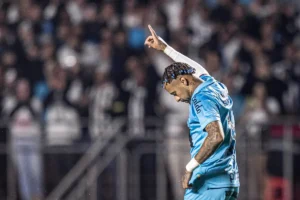 Imagem do jogador Neymar comemorando gol pelo Santos. Foto: Raul Baretta/ Santos FC