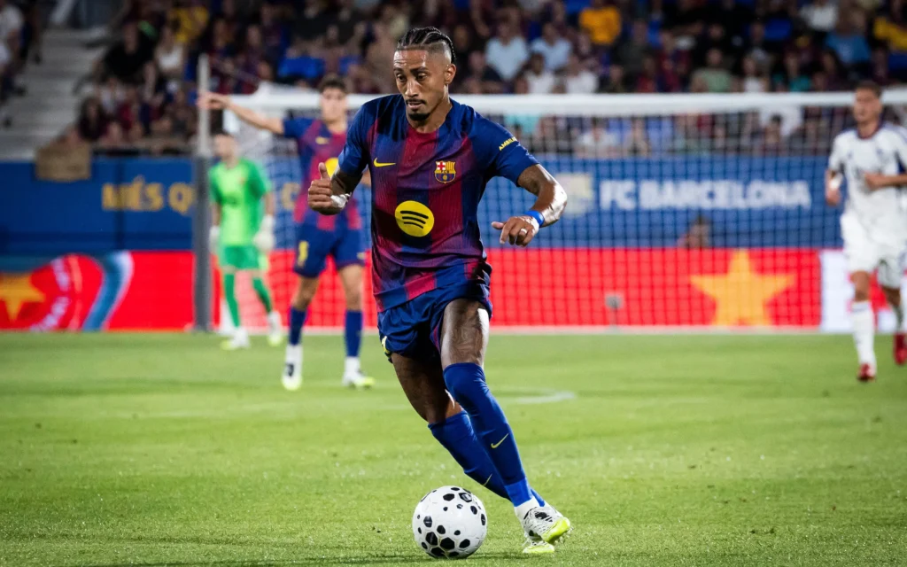 Imagem do jogador Raphinha em ação pelo Barcelona. Foto: Dani Aznar/FC Barcelona