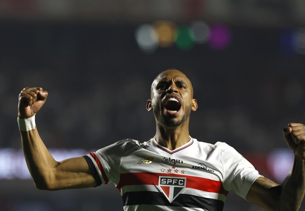 Imagem do jogador André Silva comemorando gol pelo São Paulo. Foto: Rubens Chiri, Nilton Fukuda e Paulo Pinto/Saopaulofc