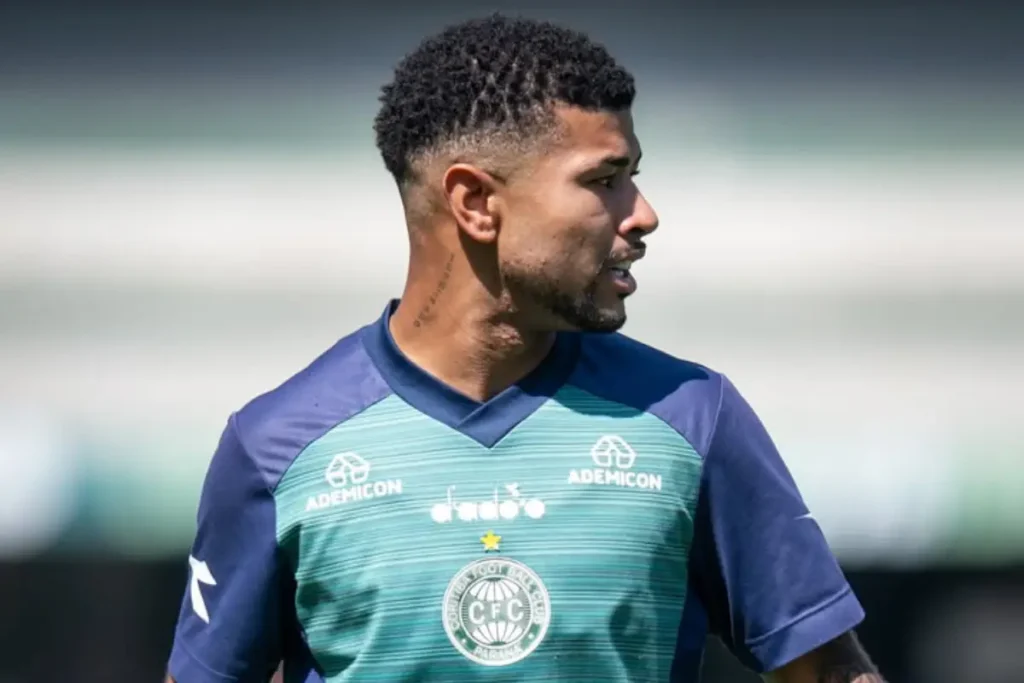 Imagem do jogador Lucas Ronier em treino pelo Coritiba. Foto: JP Pacheco | Coritiba