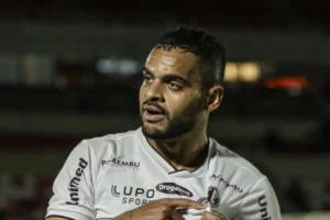 Imagem do jogador Eduardo Jr comemorando gol pela Ferroviária. Foto: Ferroviária/Instagram