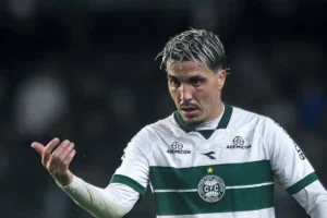 Imagem do jogador Josué em ação pelo Coritiba. Foto: Gustavo Oliveira | Coritiba
