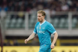 Imagem do jogador Kevin De Bruyne em ação pela Napoli. Foto: Napoli/Instagram
