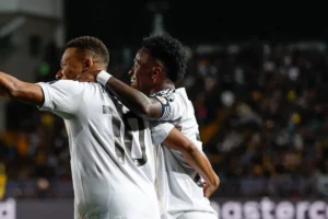Imagem dos jogadores Kylian Mbappé e Vinícius Jr comemorando gol pelo Real Madrid. Foto: Real Madrid/Instagram