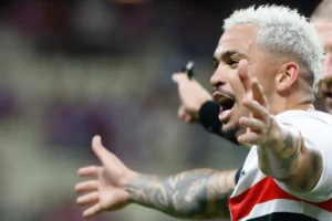 Imagem do jogador Luciano comemorando gol pelo São Paulo. Foto: Rubens Chiri/Saopaulofc.net