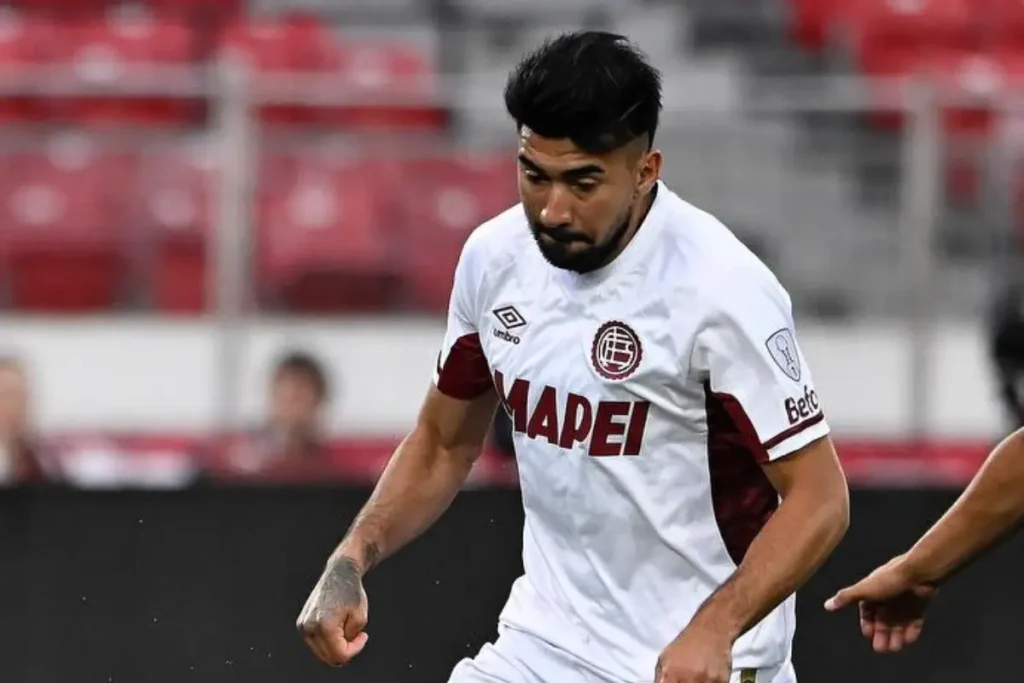 Imagem do jogador Marcelino em ação pelo Lanús. Foto: Lanús/Instagram