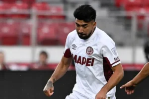 Imagem do jogador Marcelino em ação pelo Lanús. Foto: Lanús/Instagram