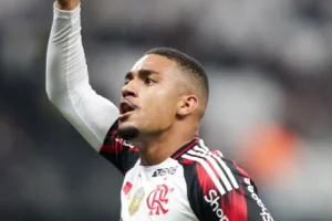 Imagem do jogador Samuel Lino em ação pelo Flamengo. Foto: Gilvan de Souza/Flamengo