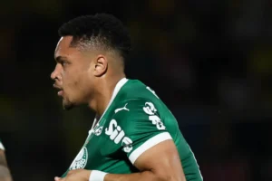 Imagem do jogador Vitor Roque comemorando gol pelo Palmeiras. Foto: Cesar Greco/Palmeiras