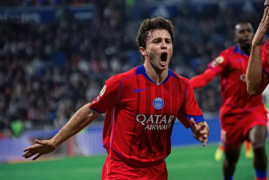 Imagem do jogador João Neves comemorando gol pelo PSG. Foto: PSG/Instagram