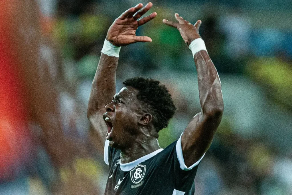 Imagem do jogador João Pedro comemorando gol pelo Remo. Foto: Raul Martins / Remo