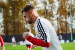 Imagem do jogador Kimmich em treino pela Alemanha. Foto: Seleção da Alemanha/Instagram