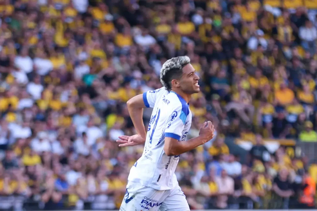 Imagem do jogador Marlon Douglas em ação pelo Paysandu. Foto: Jorge Luís Totti / Paysandu