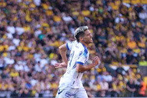 Imagem do jogador Marlon Douglas em ação pelo Paysandu. Foto: Jorge Luís Totti / Paysandu