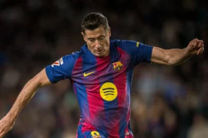 Imagem do jogador Robert Lewandowski comemorando gol pelo Barcelona. Foto: Barcelona/Instagram