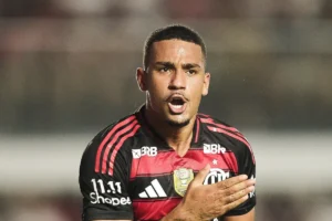 Imagem do jogador Samuel Lino comemorando gol pelo Flamengo. Foto: Gilvan de Souza/Flamengo