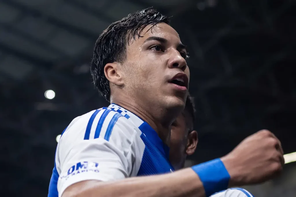 Imagem do jogador Kaio Jorge comemorando gol pelo Cruzeiro. Foto: Gustavo Aleixo/Cruzeiro