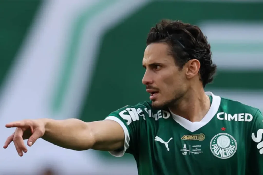 Imagem do jogador Raphael Veiga em ação pelo Palmeiras. Foto: Cesar Greco/Palmeiras